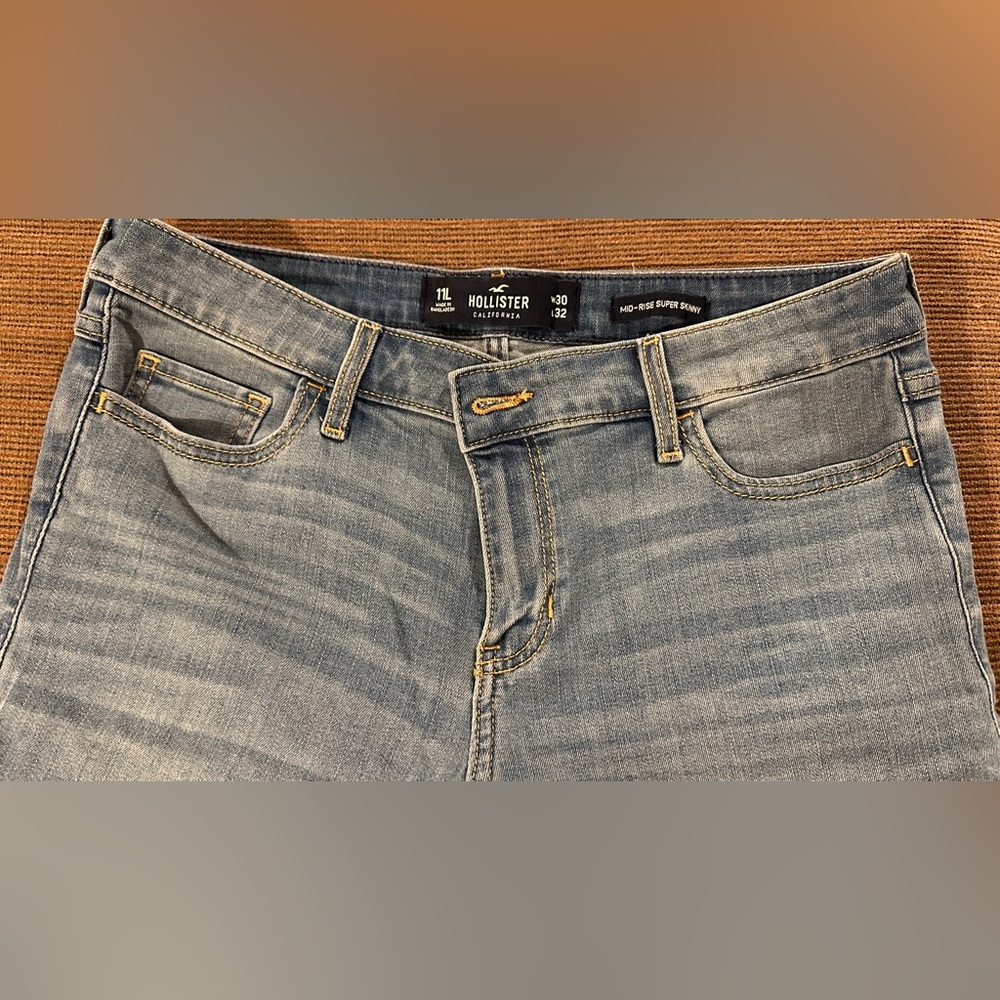 Hollister Light Blue Women's Mid Rise Super Skinny Jeans